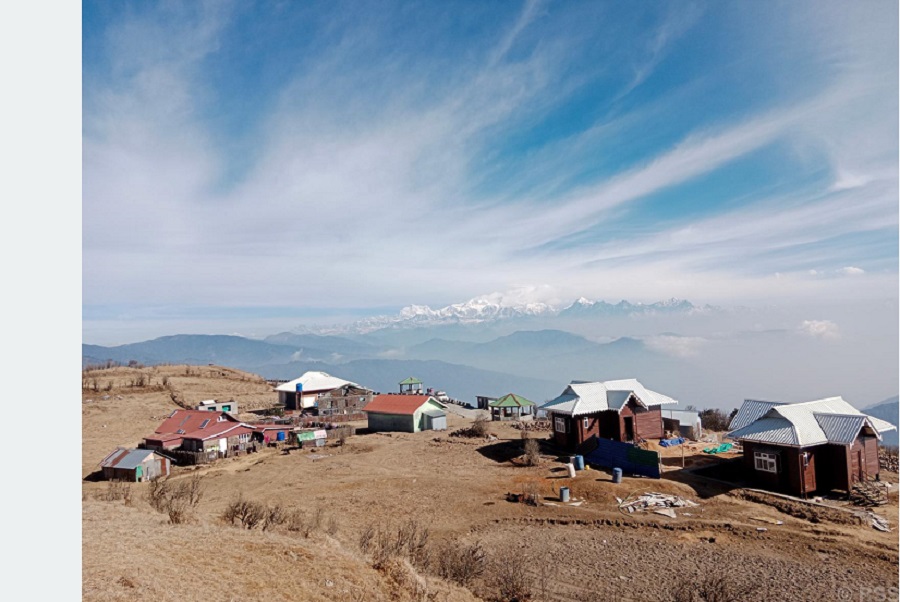 हिमाल हेर्न माइजोमाईमा पर्यटक आकर्षित